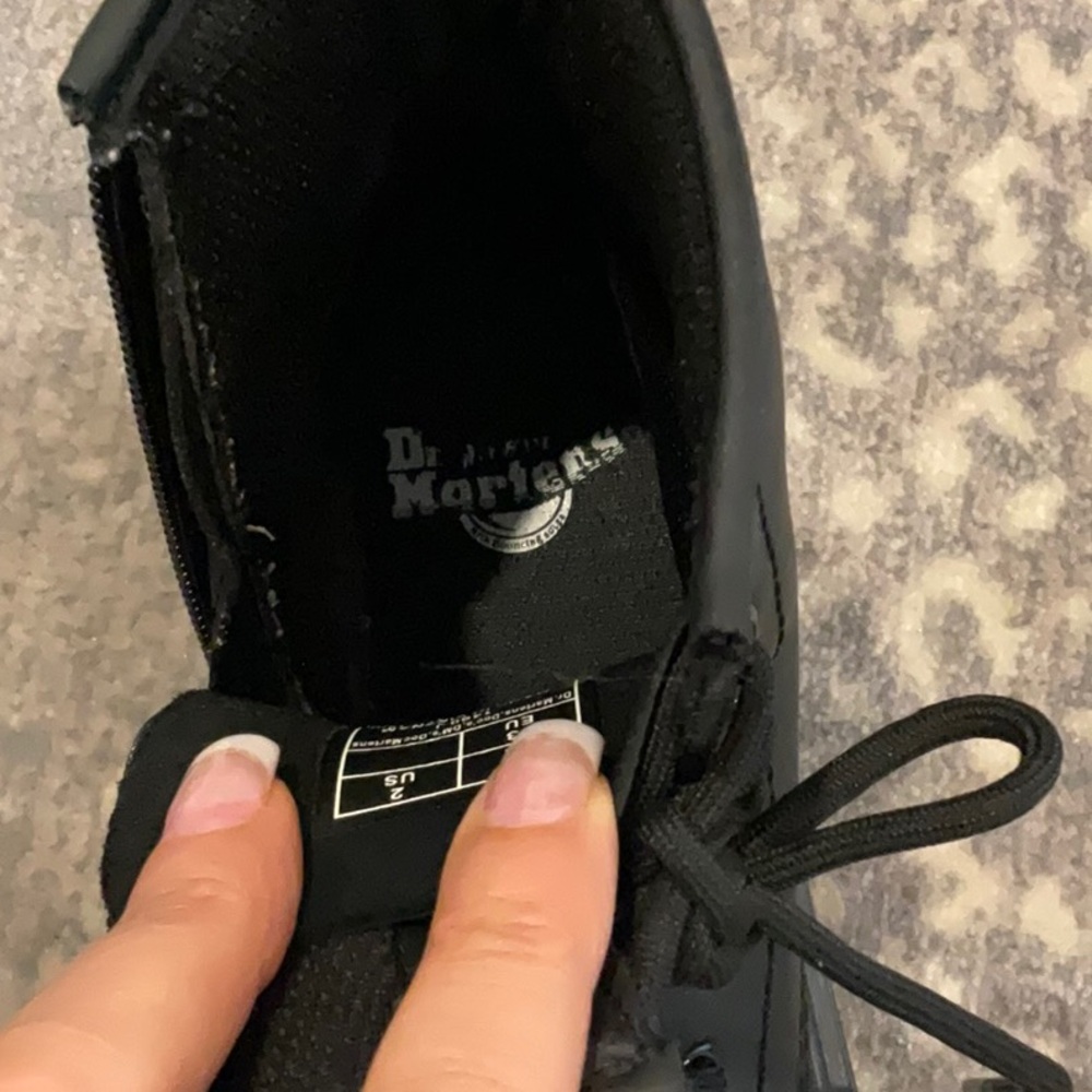 DR MARTENS KIDS SHOES SIZE 2 - Picture 11 of 12